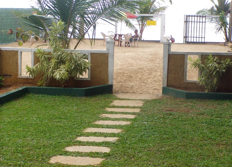 Hikkaduwa Commercial for sale/rent