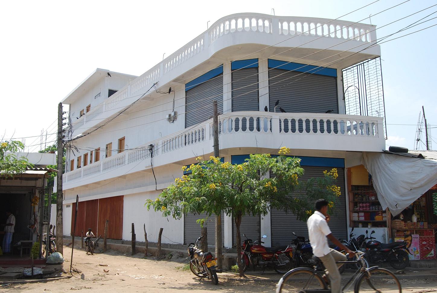 Akkaraipattu Commercial for sale/rent