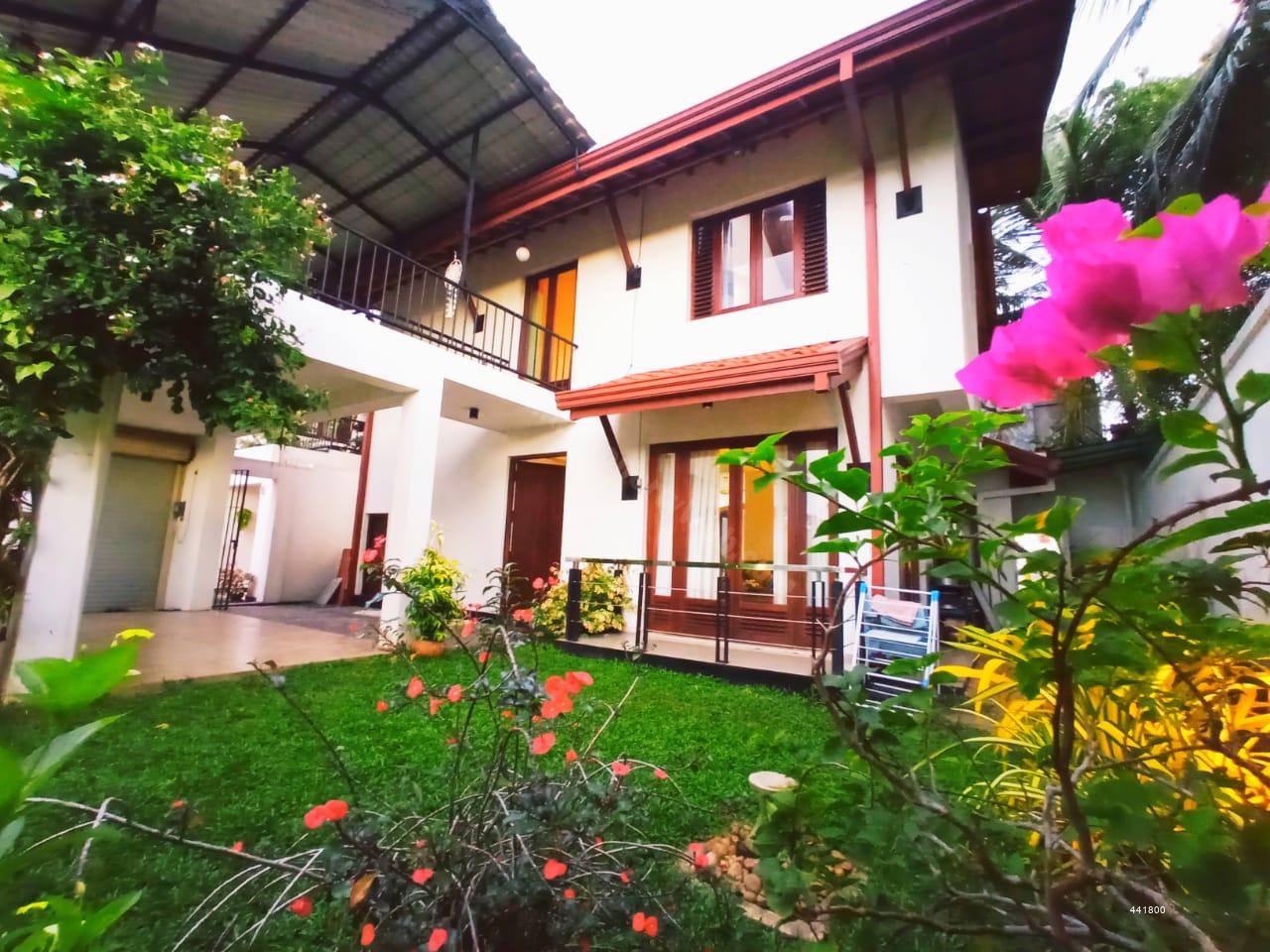 House for Sale in Maharagama කුඹුරු යායට යාබද සුඛෝපභෝගී දෙමහල් නිවසක්