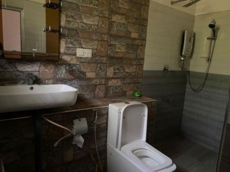 Bathroom - 4 Bedroom Tourist villa for rent in Ahangama for Rs.400,000 (Per Month)