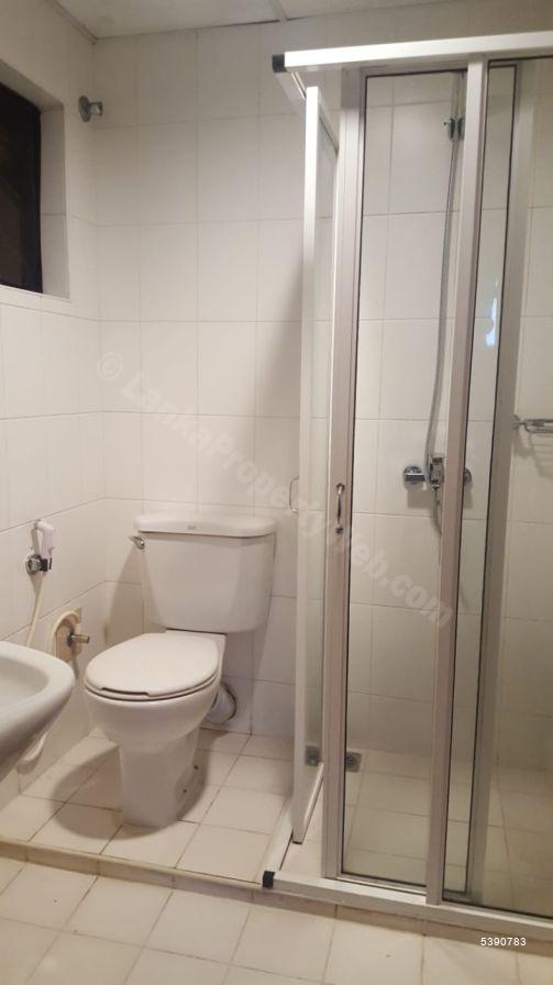 Bathroom - Apartment for rent in Colombo 6