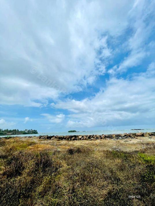 Beachfront land for sale in Matara