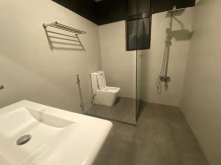 Bathroom - 3 Bedroom apartment for rent in Colombo 7 