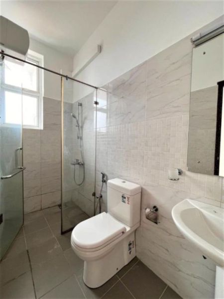 Bathroom - 3 Bedroom apartment for sale in Colombo 5 