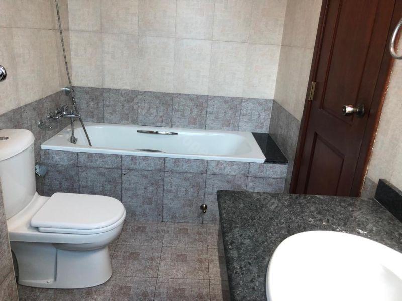 Bathroom - Apartment for rent in Colombo 3