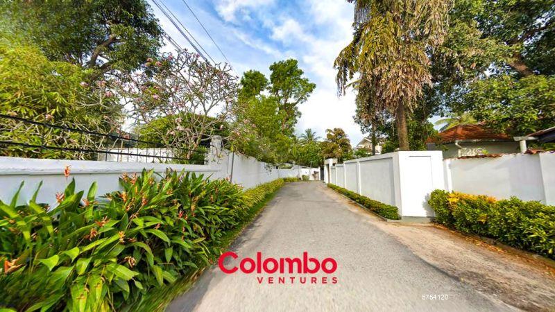 Colombo 5 Land with house for sale/rent