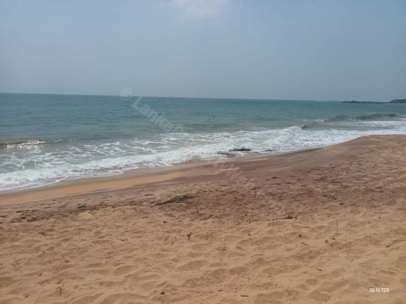 Beachfront land for sale in Kalamatiya