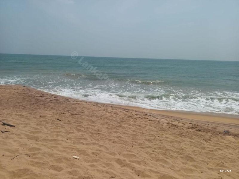 Beachfront land for sale in Kalamatiya
