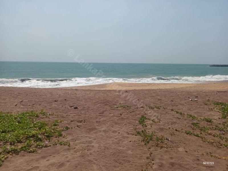 Beachfront land for sale in Kalamatiya