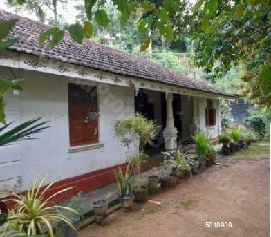Land with house for sale in Nawala