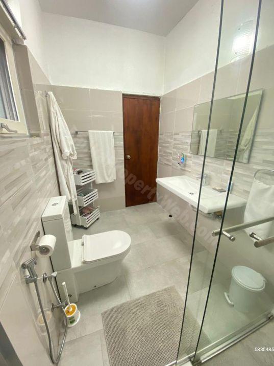 Bathroom - Villa for rent in Colombo 7