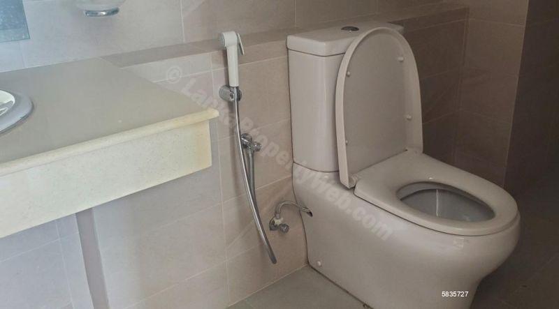 Bathroom - Apartment for sale in Battaramulla