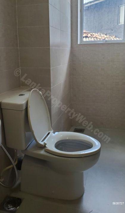 Bathroom - Apartment for sale in Battaramulla