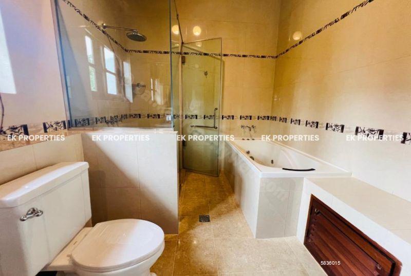 Bathroom - House for rent in Battaramulla