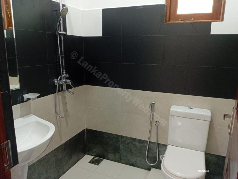 Bathroom - House for sale in Piliyandala