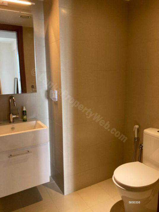 Bathroom - Apartment for rent in Colombo 5