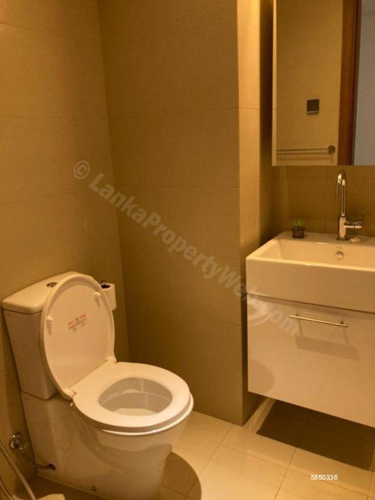 Bathroom - Apartment for rent in Colombo 5