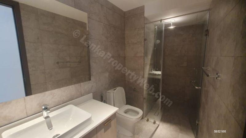 Bathroom - Apartment for sale in Colombo 5