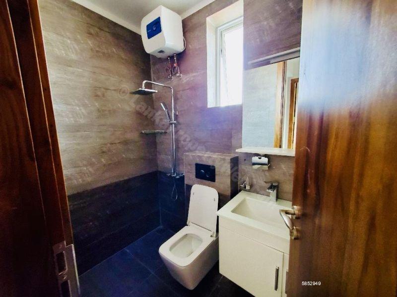 Bathroom - Apartment for rent in Colombo 5
