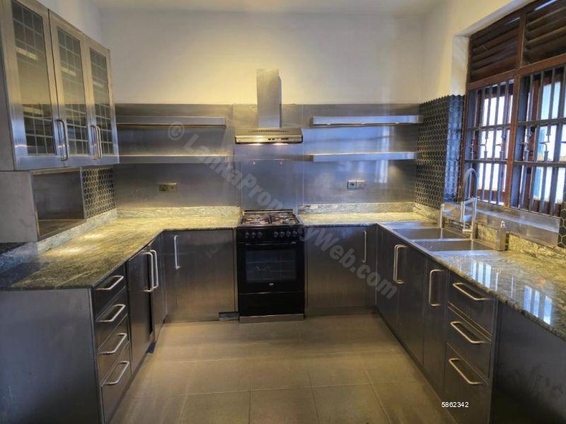 Commercial for rent in Colombo 15