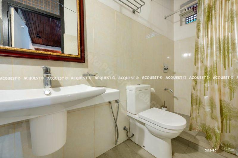Bathroom - House for rent in Colombo 7
