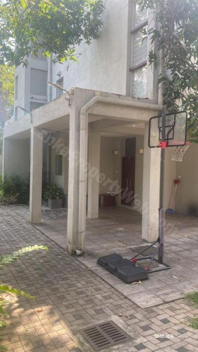 Exterior - House for rent in Colombo 8