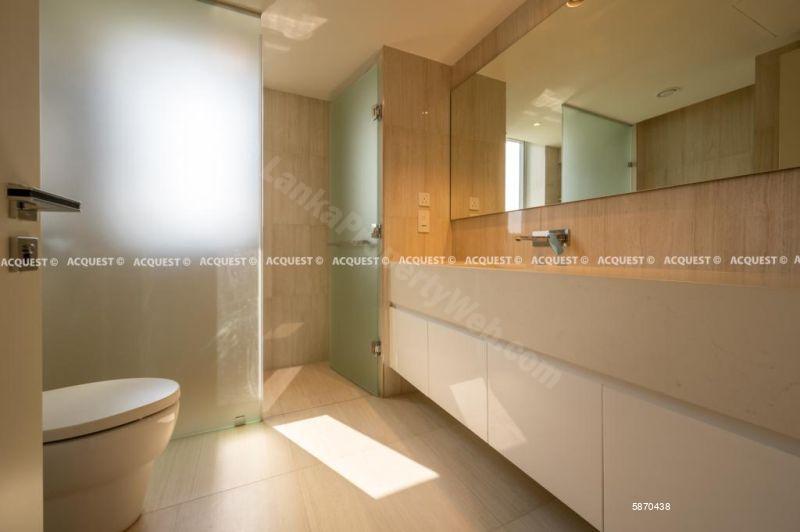 Bathroom - Apartment for rent in Colombo 2