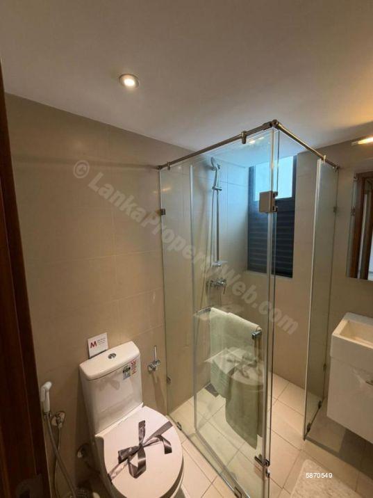 Bathroom - Apartment for rent in Colombo 5