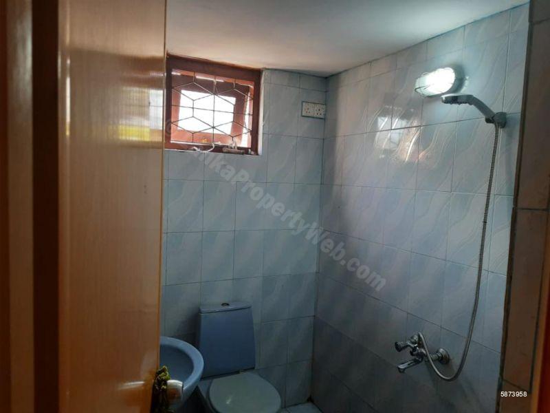 Bathroom - House for rent in Kiribathgoda