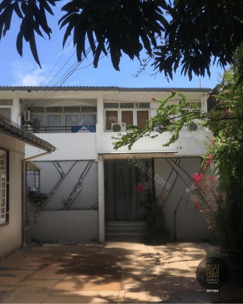Land with house for sale in Colombo 5