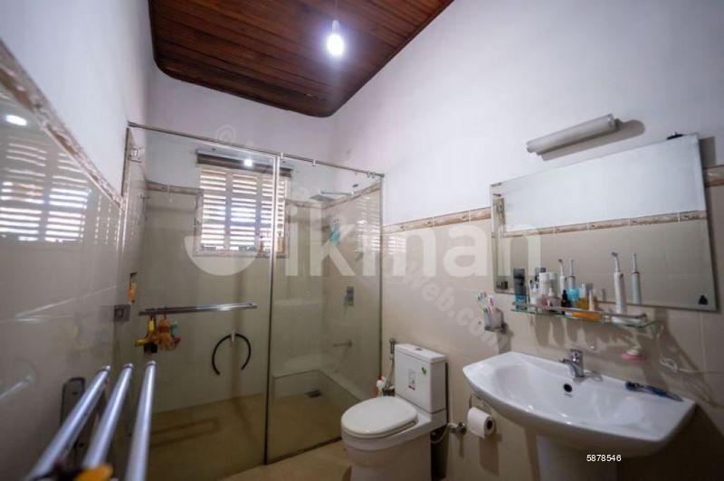 Bathroom - House for sale in Colombo 13