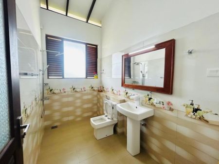 Bathroom - Brand New Supper Luxury House for sale in Ja-ela, Colombo road