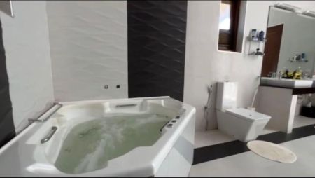 Bathroom - Luxury ultra-modern House for sale in Dehiwala