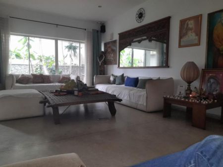 Living Room - old livable House for Sale in Colombo 5 