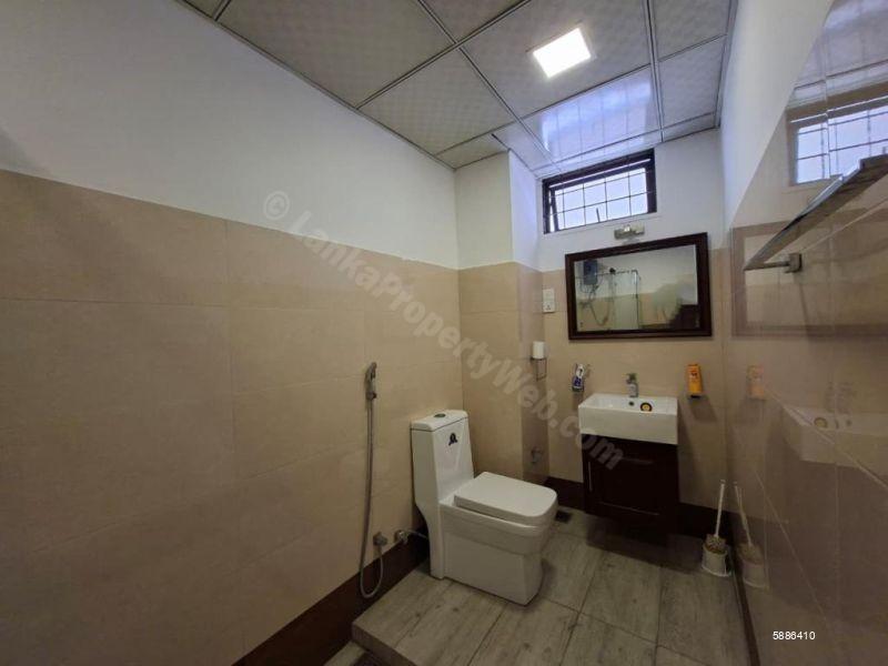 Bathroom - Apartment for sale in Colombo 3
