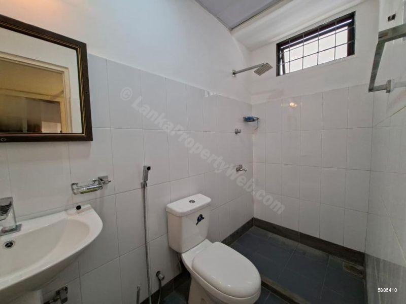 Bathroom - Apartment for sale in Colombo 3