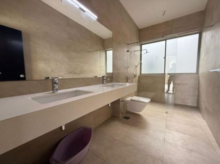 Bathroom - Apartment for rent in Colombo 7 
