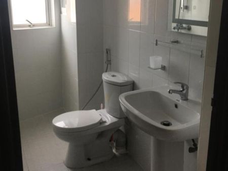 Bathroom - Apartment for Rent - Casa Isipathana - Colombo 05 | LKR 300,000