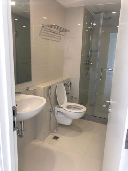 Bathroom - 3bed Apartment for sale in Battaramulla 