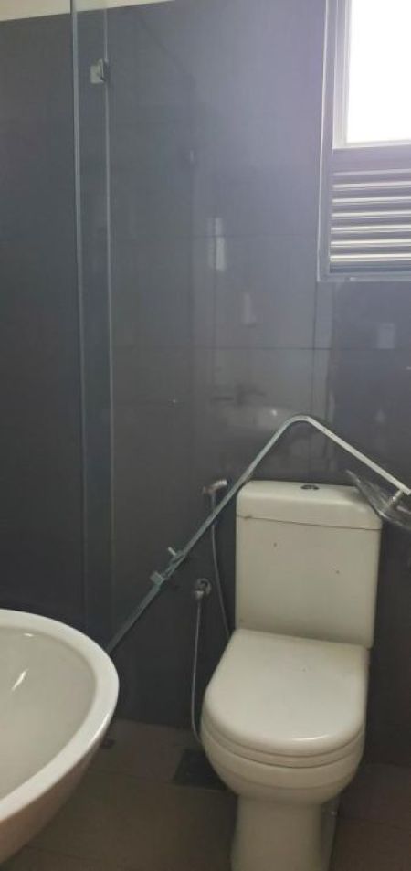 Bathroom - Unfurnished 2 Bed 3 Bathrooms higher Floor  Canterbury Golf- 35 Mn.