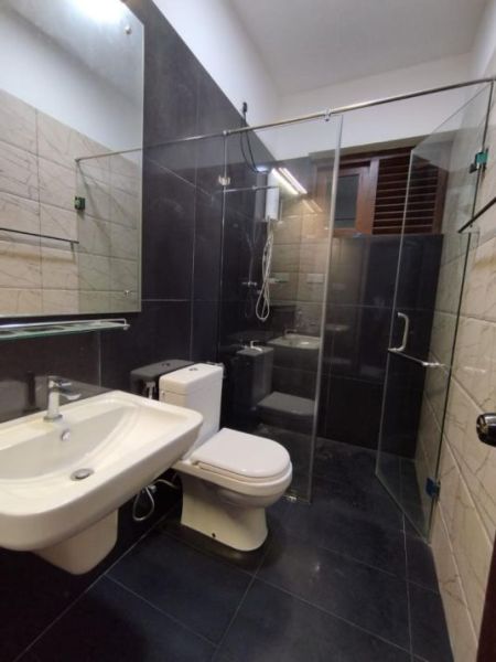Bathroom - Luxury house for rent in dehiwala