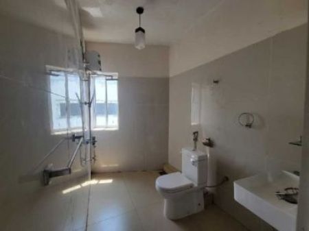 Bathroom - Full Apartment Building For Rent – Pamankada Road, Colombo 05