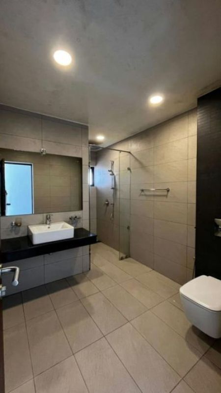 Bathroom - Park Heights - 03 Bedroom Unfurnished Apartment for Sale in Colombo 05 (A5128)-SOLD
