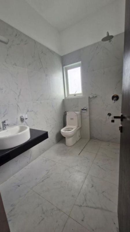 Bathroom - Apartment for rent in Colombo 9 