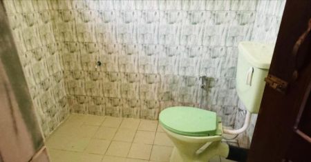 Bathroom - Kelaniya, Vihara Mawatha 05 Bedroom House for Immediate Sale