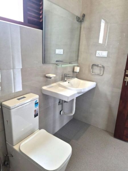 Bathroom - Brand New Modern Luxury Home for Sale in Athurugiriya – Kanda Uyana Road 