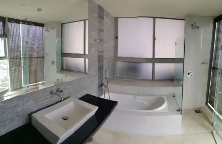 Bathroom - Three bedroom Apartment For Rent at Emperor Apartment Colombo 03
