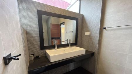 Bathroom - Luxury, Brand New, 08 Bedroom house built on 29.5 perch for sale in Walpola (HSS167)