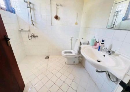 Bathroom - House for sale in boralasgamuwa