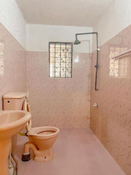Bathroom - House for Sale in Gorakapitiya, Piliyandala – Peaceful Residential Neighborhood